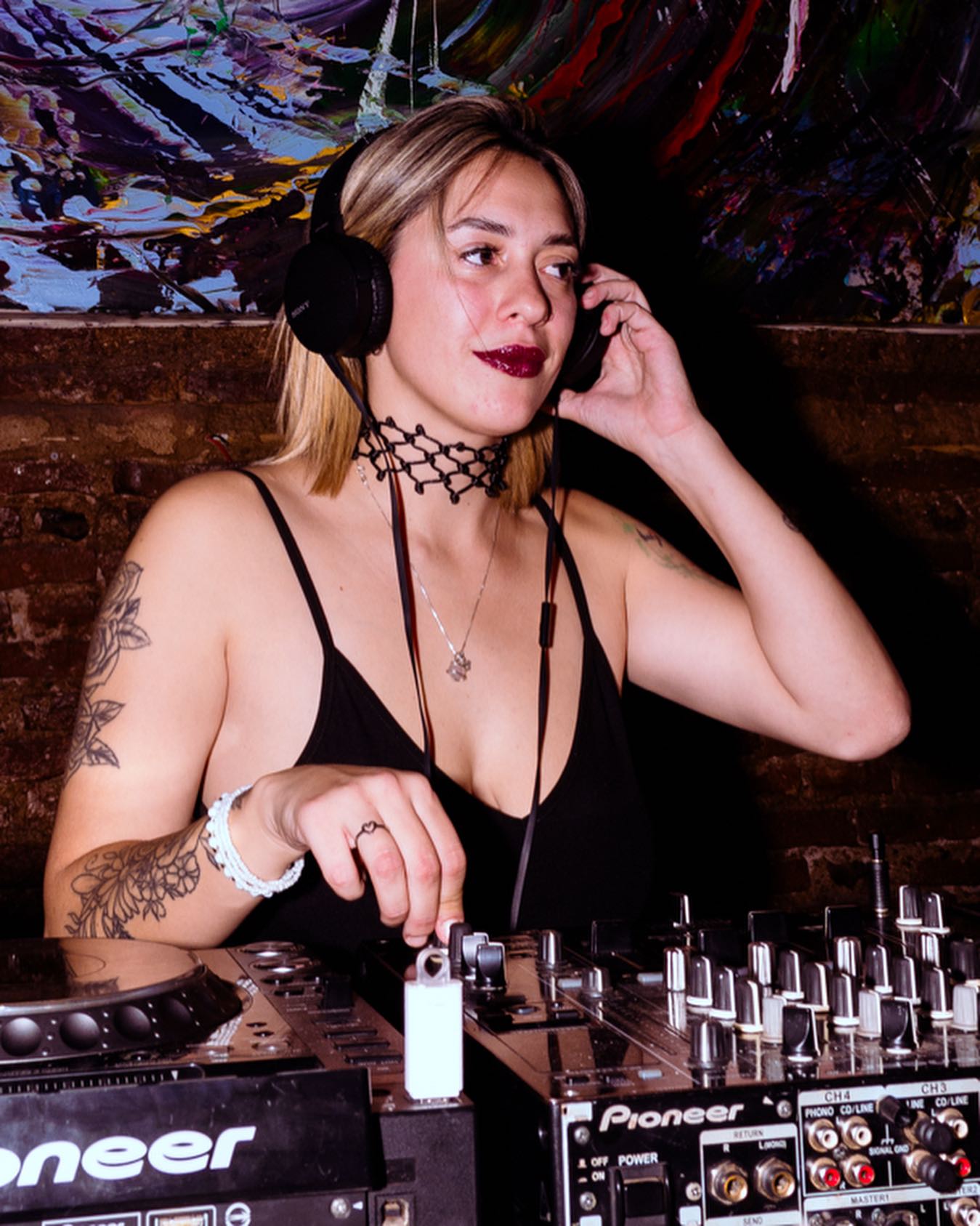 Raviña en cabina DJ
